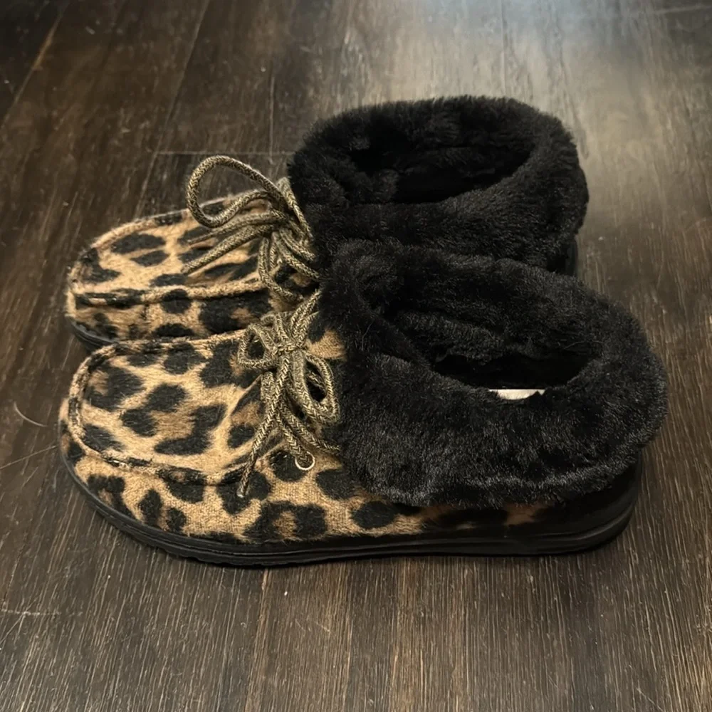 Hey Dude woman size 7 cheetah print with faux fur - Picture 3 of 8